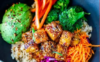 Crispy Sesame Tempeh Bowl