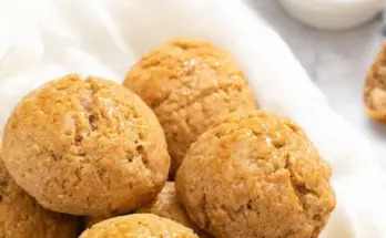 4-Ingredient Honey Bread Rolls