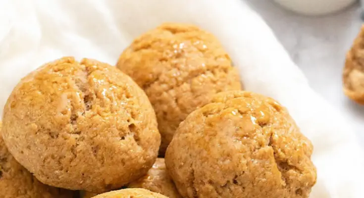 4-Ingredient Honey Bread Rolls