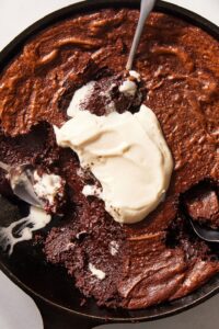 Skillet Fudgy Brownie Pudding